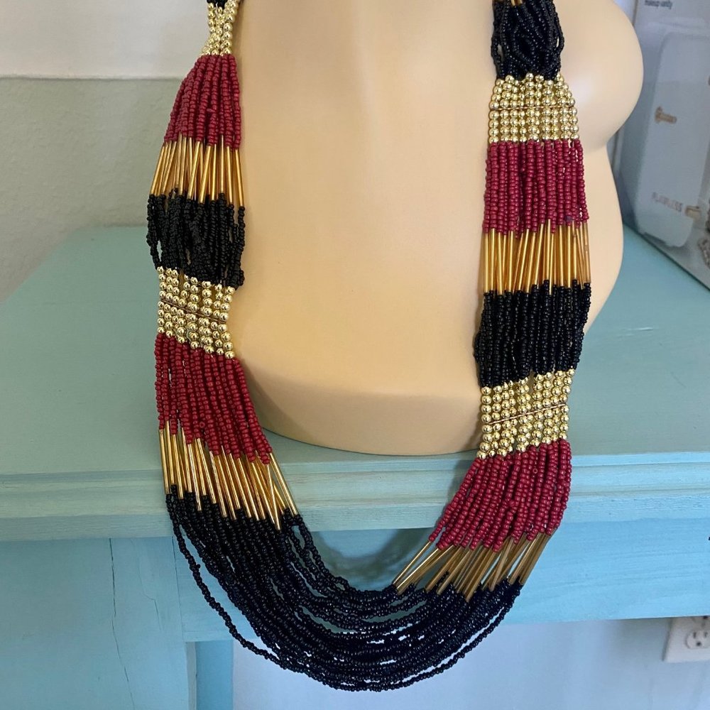 GORGEOUS HANDMADE GARNET, GOLD, AND BLACK BEADED NECKLACE! ❤️✨🖤